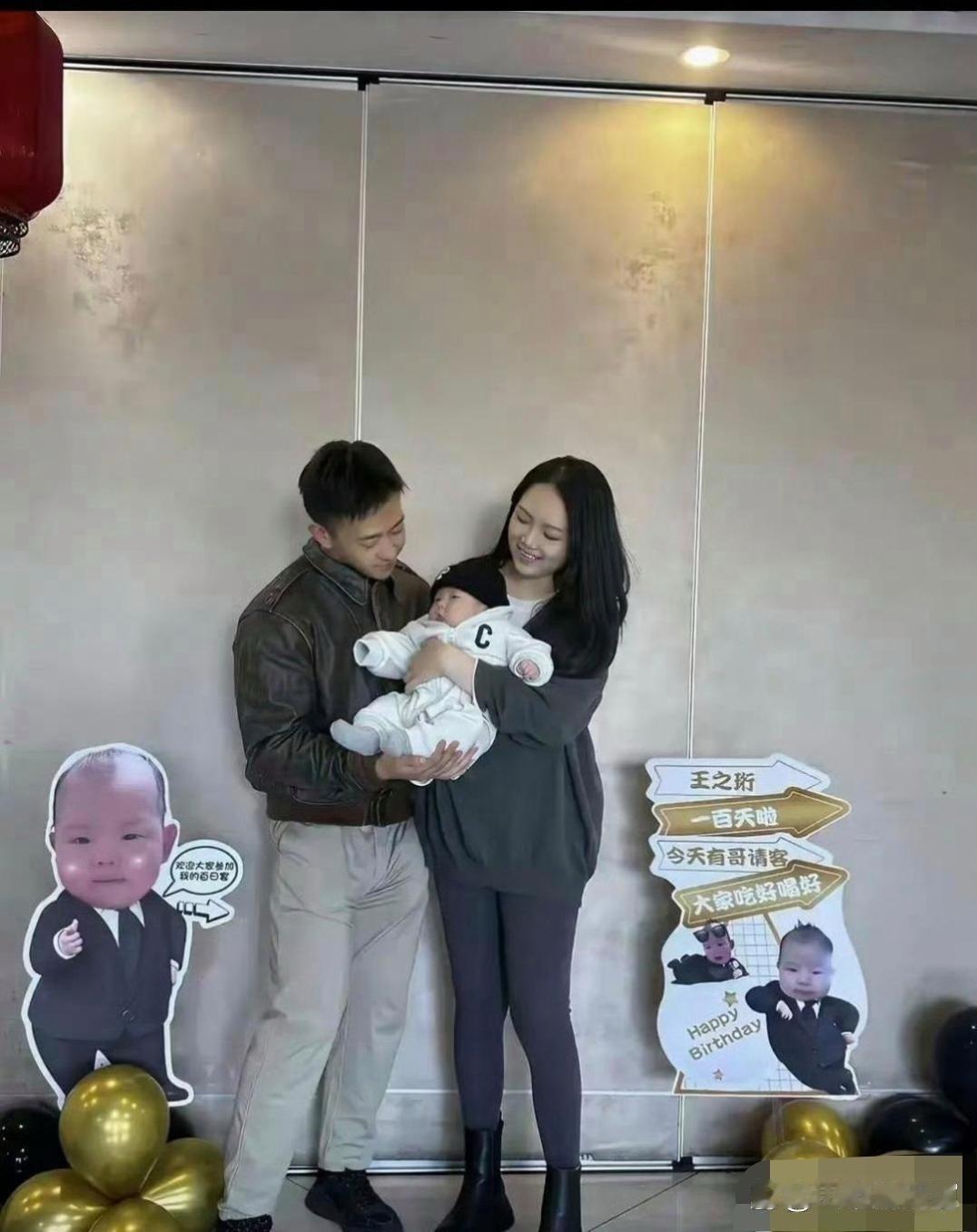 百天宴的立牌设计也太会整活了，现在家长的审美真的在线 ​​​