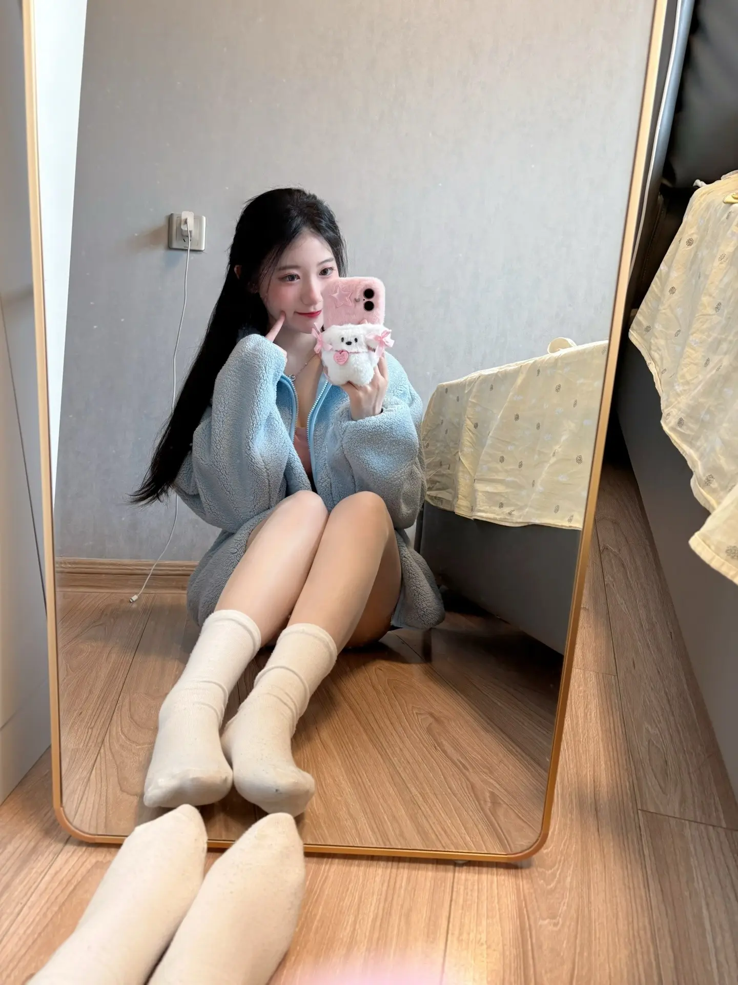 你又对谁摇尾巴了。我的小狗