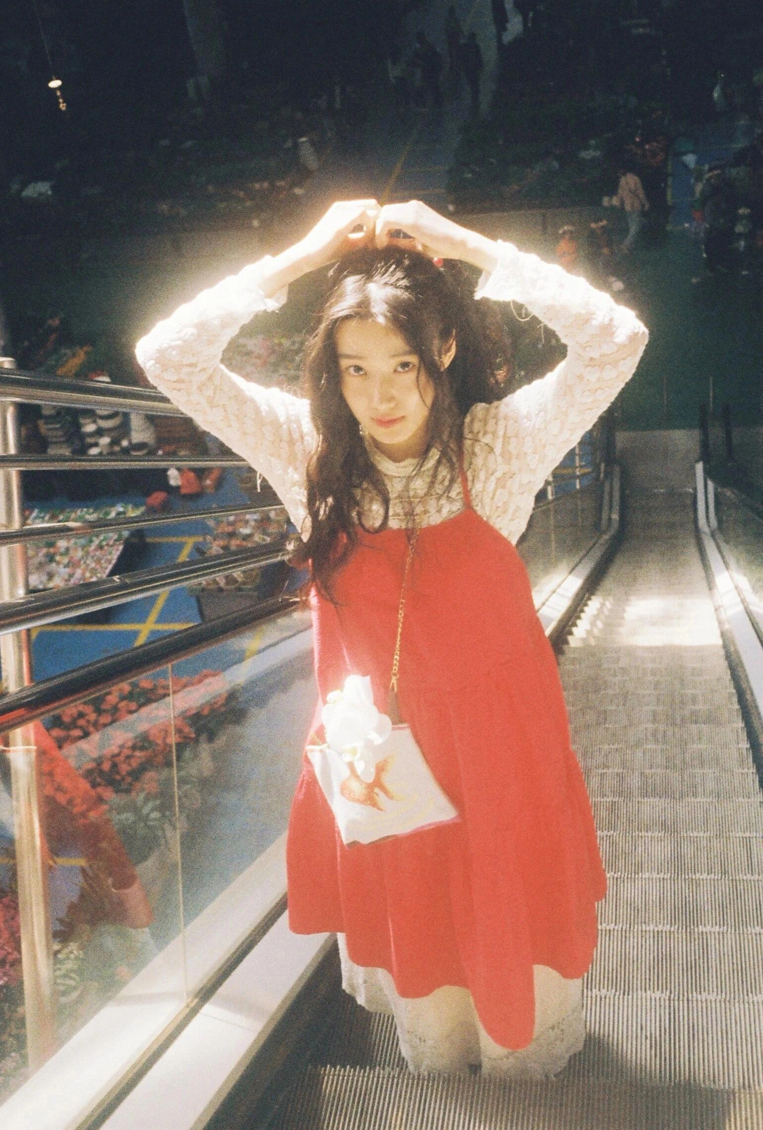 嗑颜bot 卢昱晓   阳光笼罩在幸福的人身上 