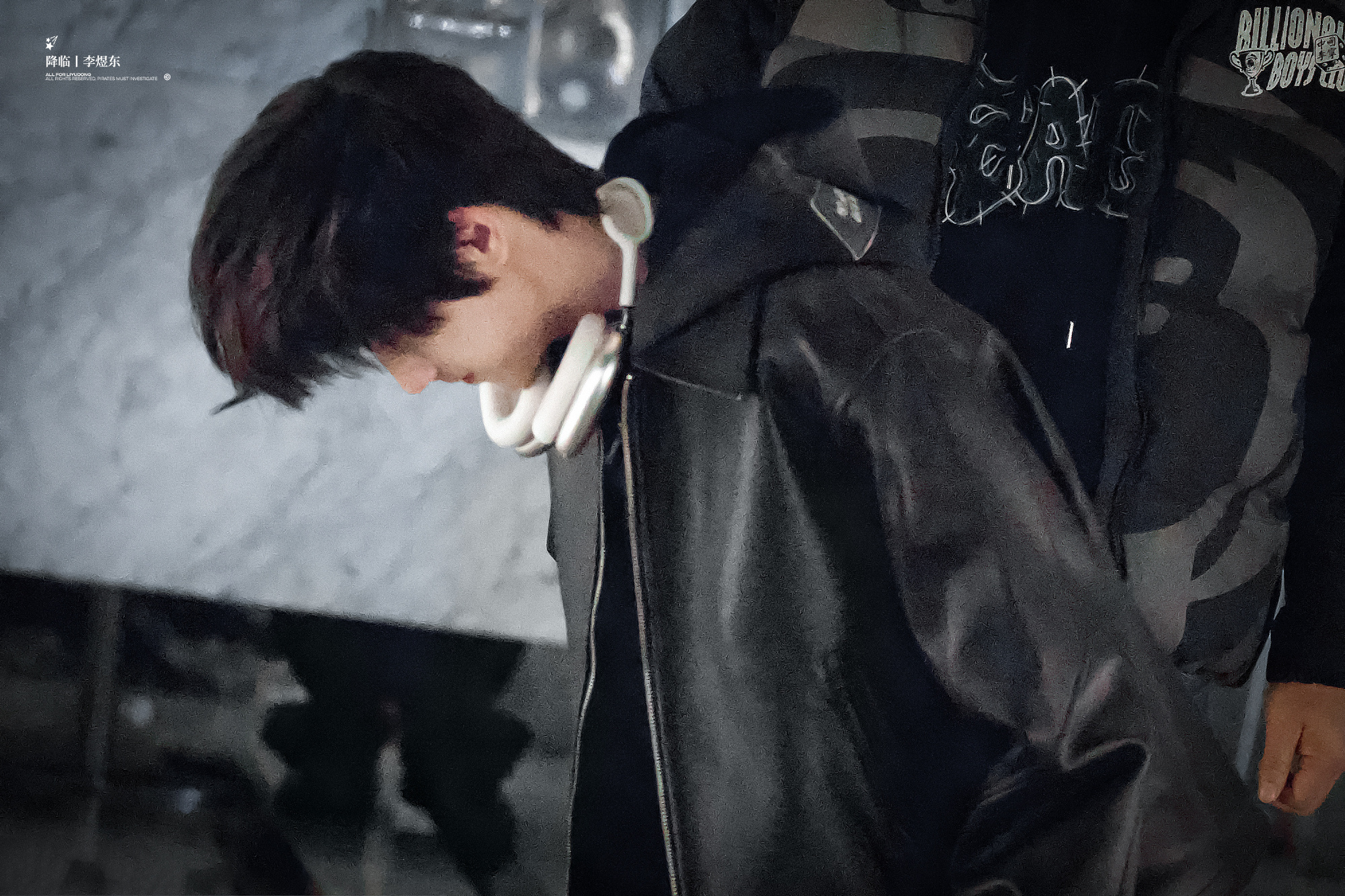 李煜东鞠躬很真诚啊 