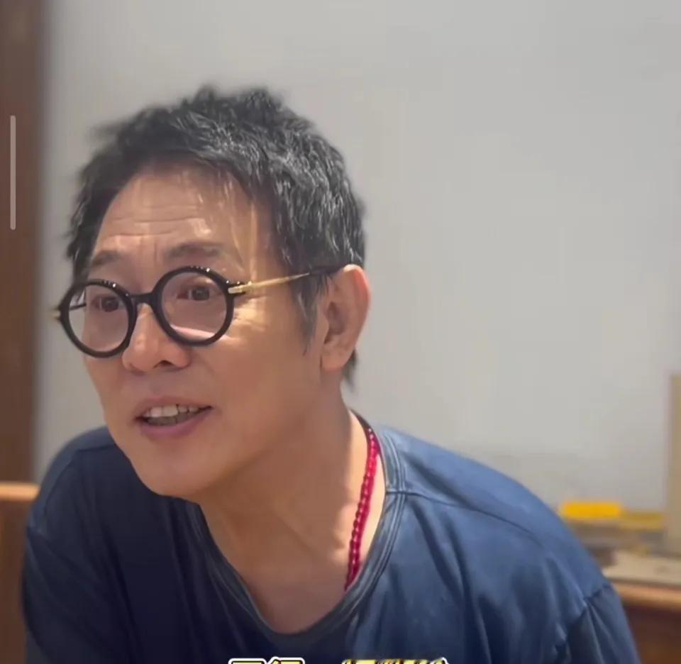 等了32年！李连杰终于坦白：《倚天2》没拍，全因当年太惨了！ 
以为李连杰版《倚