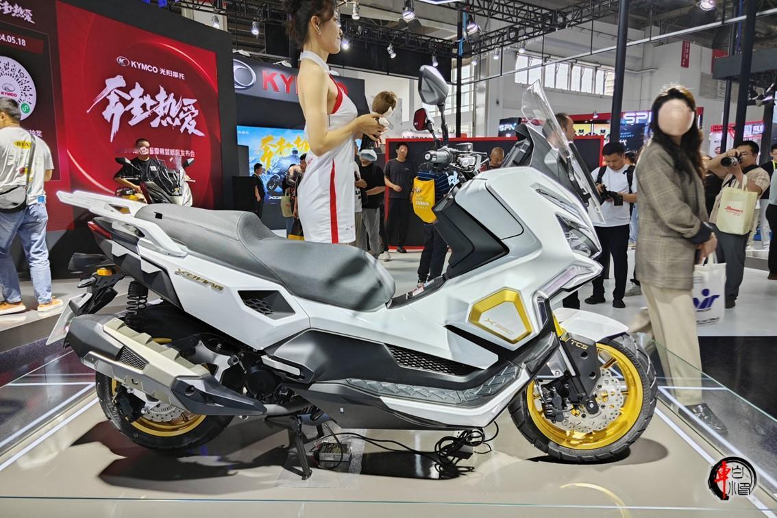 #光阳X350 ADV踏板北京摩展亮相#
光阳X350 ADV踏板在北京摩展亮相