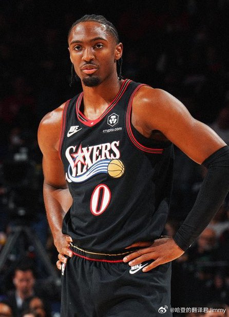 马克西本赛季场均数据：🏀 得分（PTS）：33.2🎯 助攻（AST）：8.2