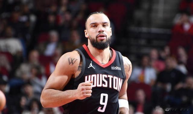 字母哥三双难掩哈登光芒，快船大胡子演绎篮球智慧
NBA赛场再现精彩对决，8场比赛