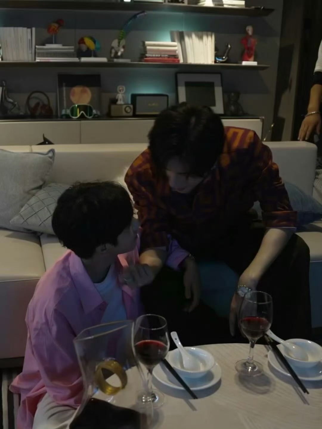 翻相册又给我看美了…我们伟铮好封建的体型差… 