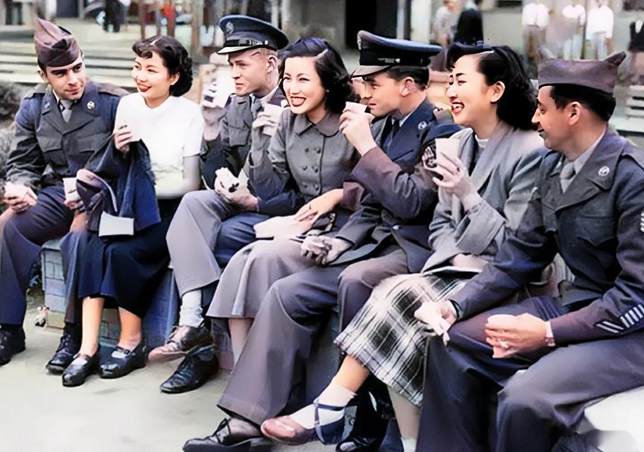 这张照片既能解释日本跟美国亲近的原因，还能解释二战结束后日本经济快速复苏的原因，