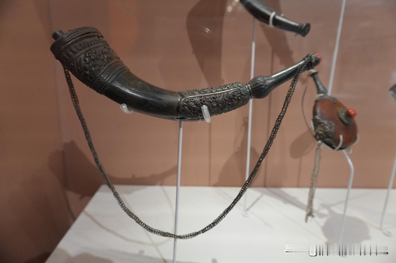 西藏人民也是吸烟的！
在西藏博物馆看到很多做工精美的鼻烟壶，以前以为藏区人民是不