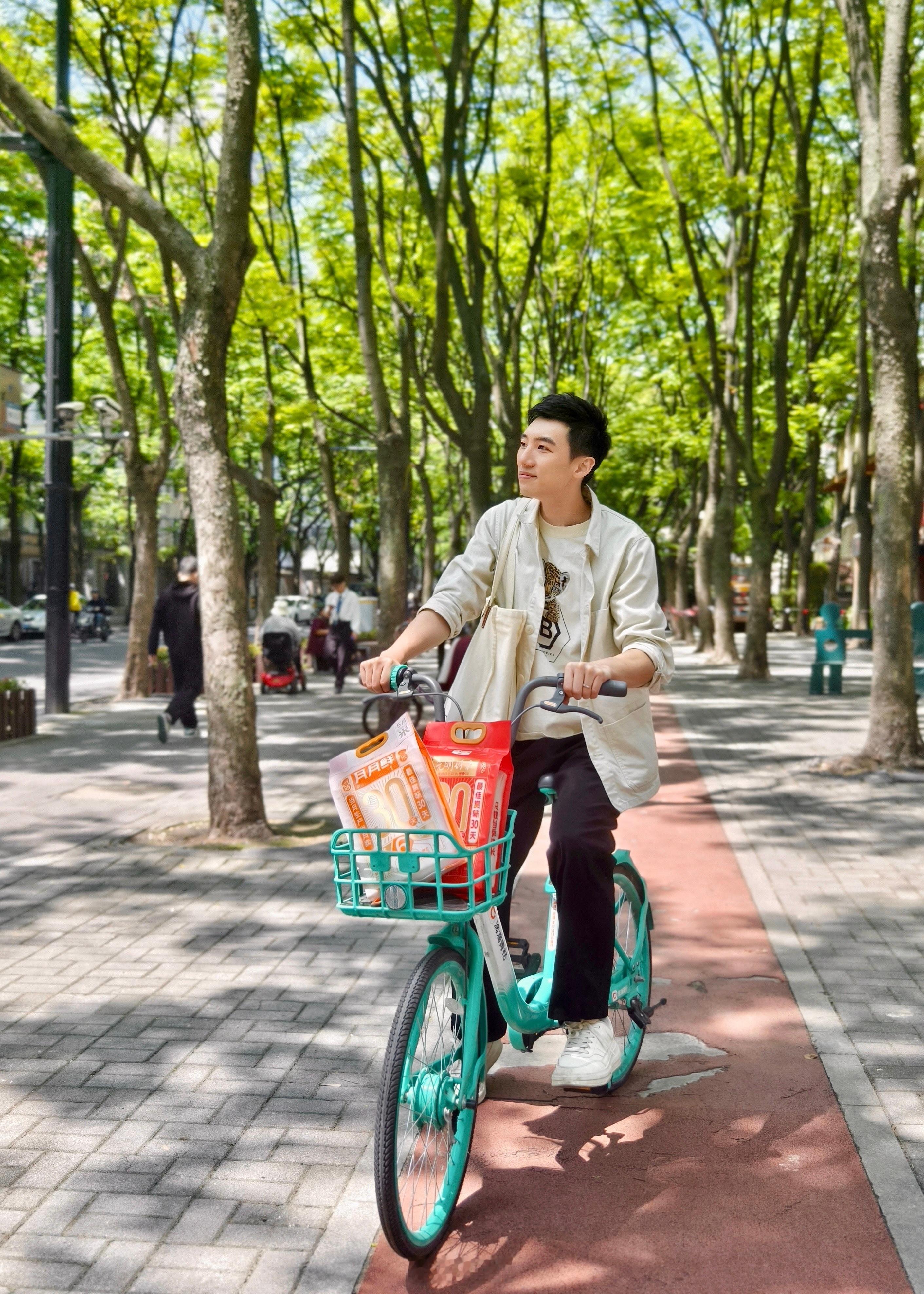 立夏后🍃，社区邻里行集市也多起来，周末没事和爸妈附近逛逛。家里买米可真是个大挑