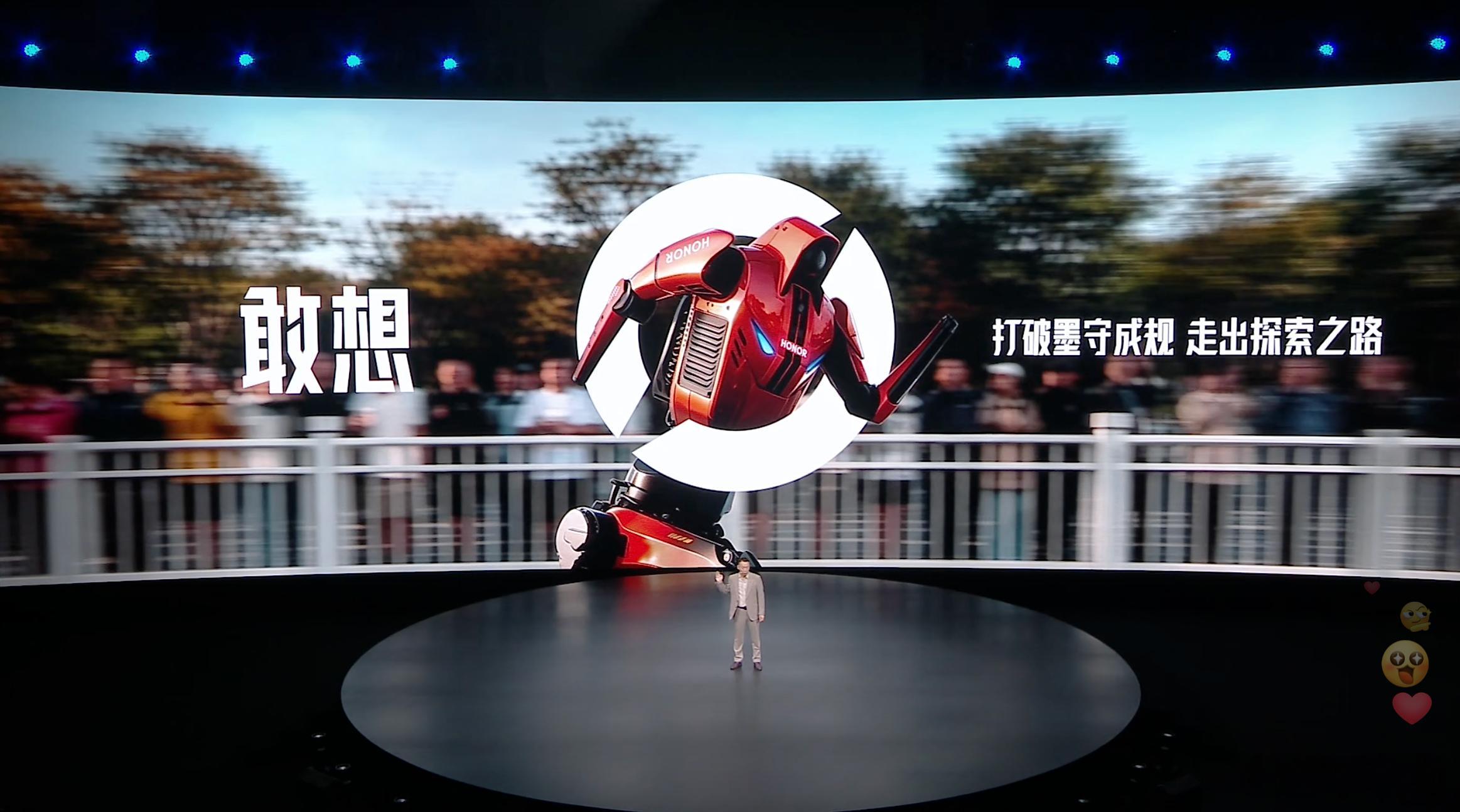 荣耀Robot Phone发布会开始了！发布会一开始，荣耀李总就为我们介绍了荣耀