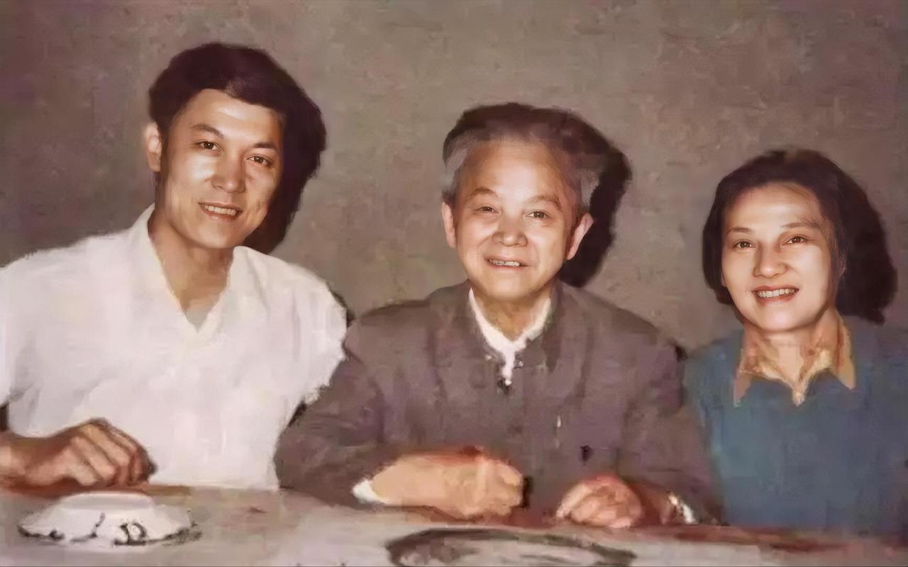 1984年，有着“马背书法家”“党内一支笔”美誉的舒同，时年79岁，与时年59岁