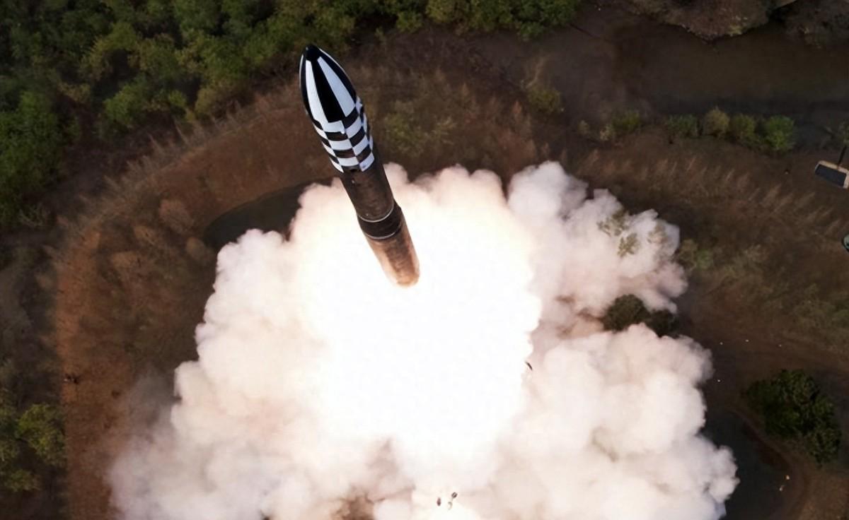 日本不会先生产核武器，即使一切条件俱备，他们也会等一等。而是先研发生产洲际导弹，