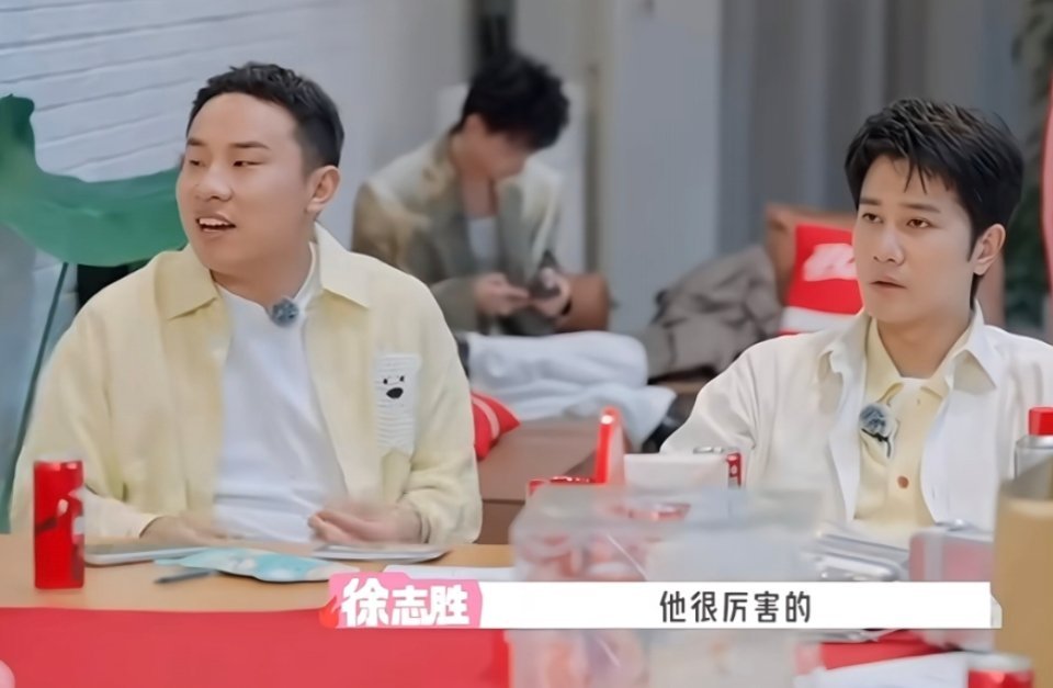 闹麻了，出了楼发现楼外的雨远远不及楼内。楼内哪怕不是霖儿自己提的学业，提的成就也