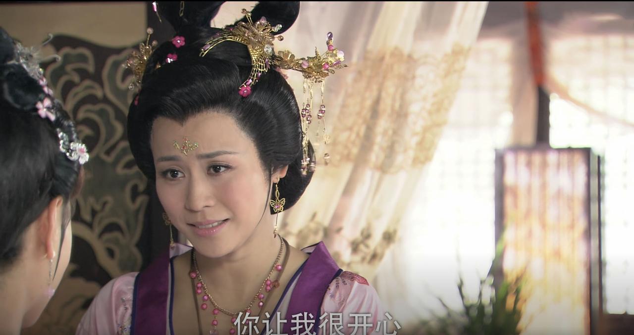 王宝钏的年龄看起来比大姐王金钏还要大，这俩角色就应该对换一下，王宝钏演大姐，王金