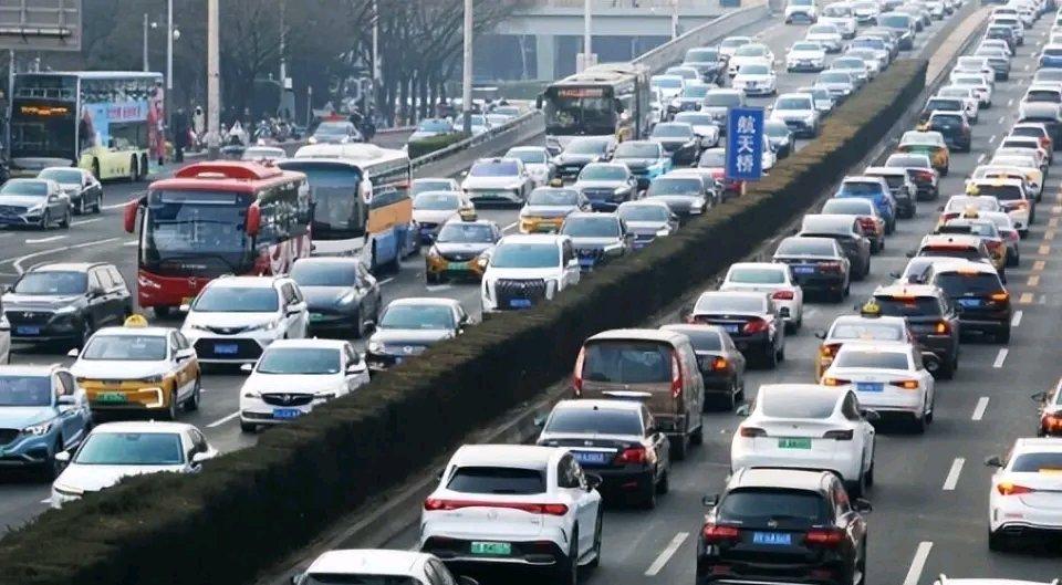 都是十四亿人口，印度每1000人仅34人有车，中国1000人中有多少？这一对比数