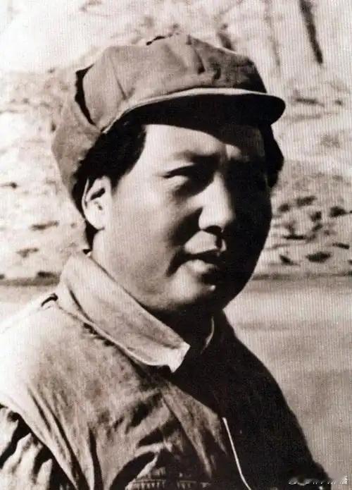 要是教员活在今天，目睹信息时代的变化，他的军事思想会出现哪些发展而又继续坚持哪些