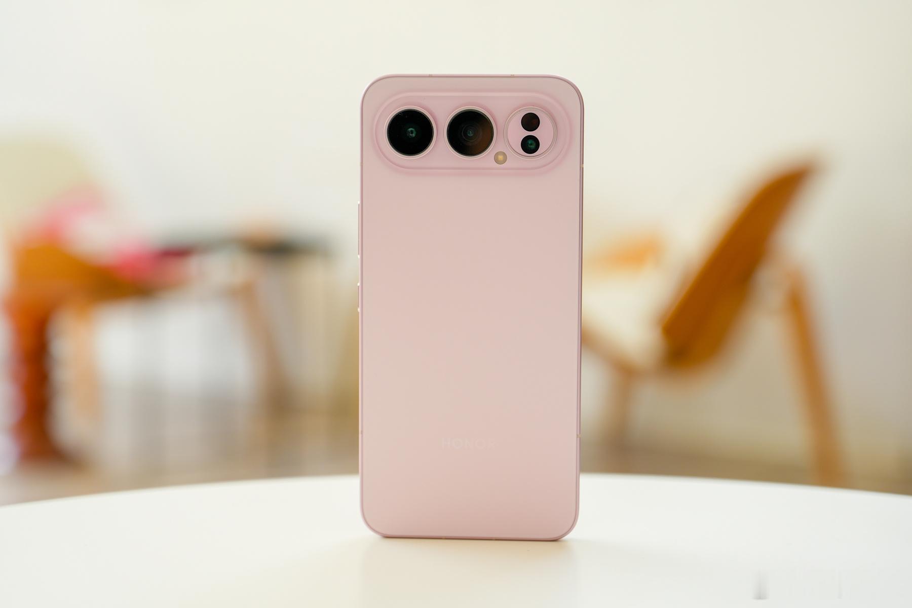 系列直接戳中了我的心动点！一体冷雕直屏+1.05mm窄边框，握在手里质感绝了！2