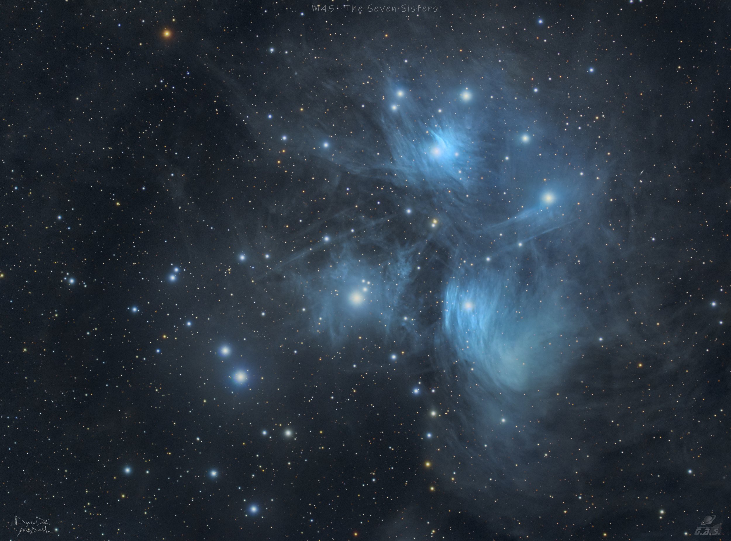 #每天一天文图# M45，通常被称为昴宿星团或七姐妹星团，在天文照片中呈现出迷人