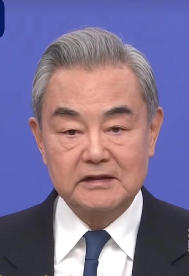 王毅外长的最新表态，戳破了民进党编织多年的谎言：台湾老百姓要的从来不是什么“抗中