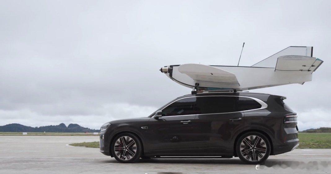 95后飞行爱好者布丁在湘西边城机场完成了一项震撼测试，利用国产新能源汽车极氪8X