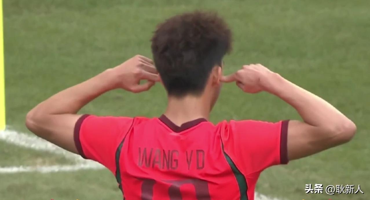 王钰栋兜射死角，中国队再次领先！
U23国足vs乌兹别克斯坦的第54分钟，张玉宁