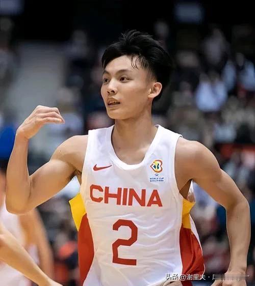 横向对比，徐杰vs河村勇辉，谁的职业生涯更成功？两位球员体型相近，技术相似，一决