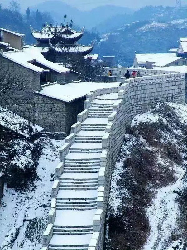 #冬日的贵州有多美#贵州冬日，宛如仙境，冰雪花开，点缀着浪漫的时光。#在贵州快速
