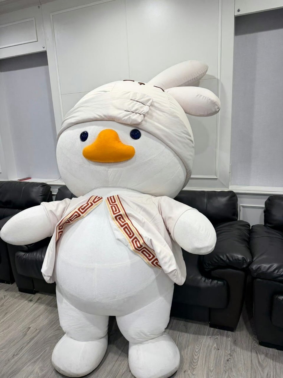 肚肚逼人 