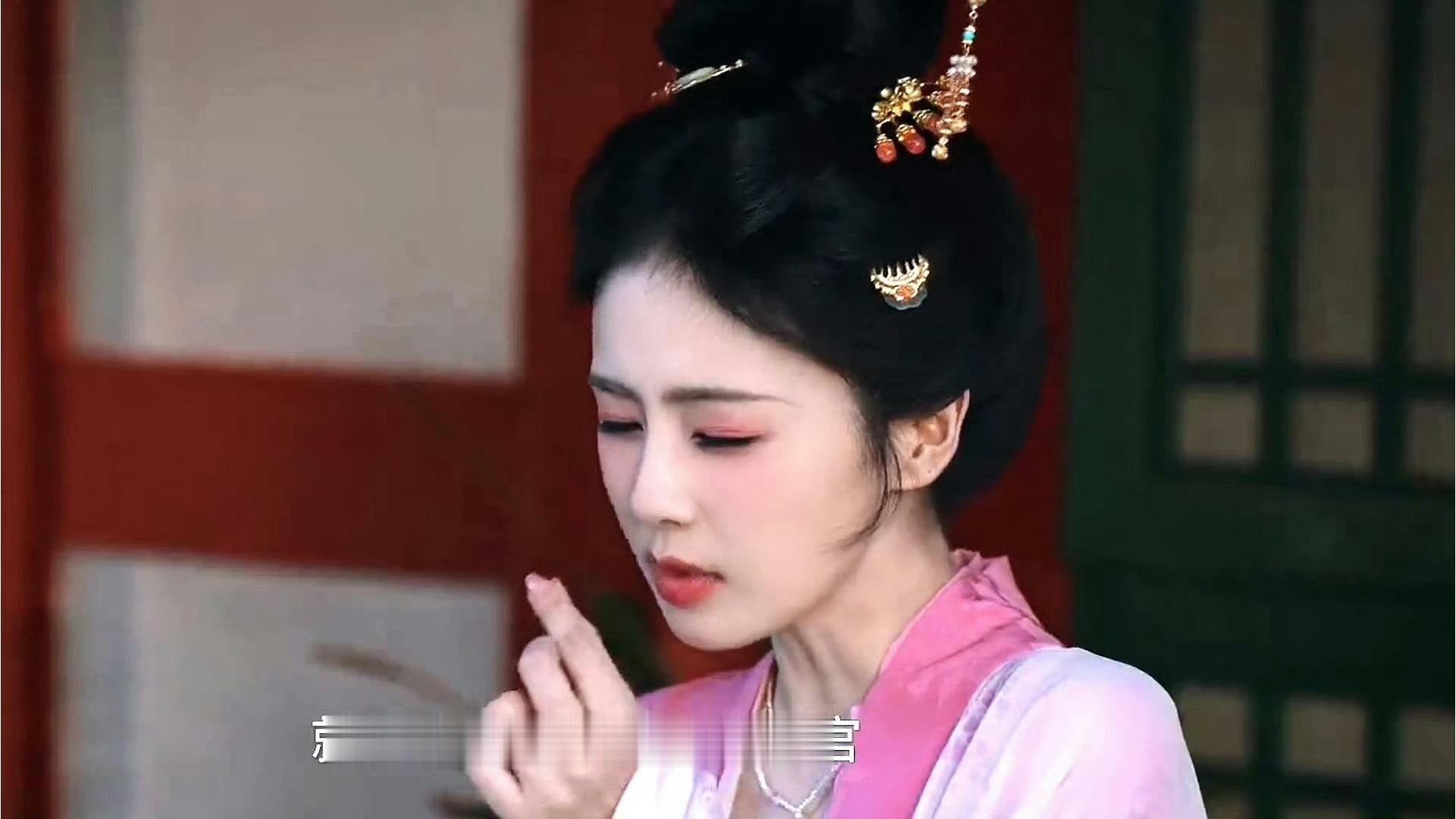 就是个芝麻绿豆大🤏🏻叶璃这小表情太可爱了 
