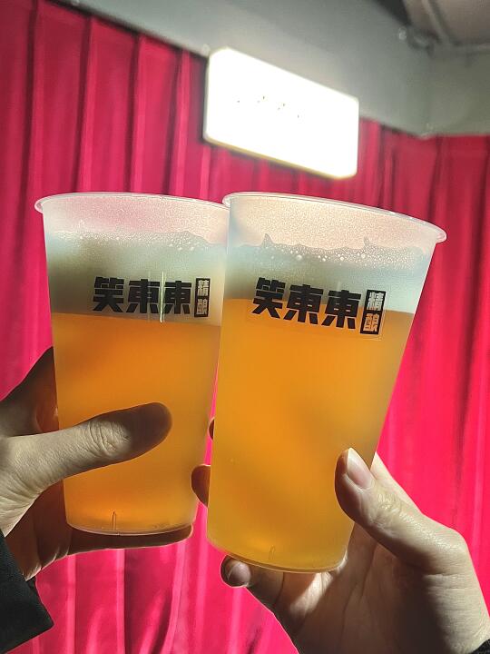 喝着🍺看了人生第一次线下脱口秀