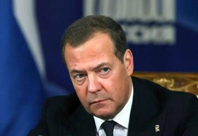 在全球地缘政治风云变幻的当下，一位俄罗斯高层人物的意外表态，如同一枚重磅炸弹，揭