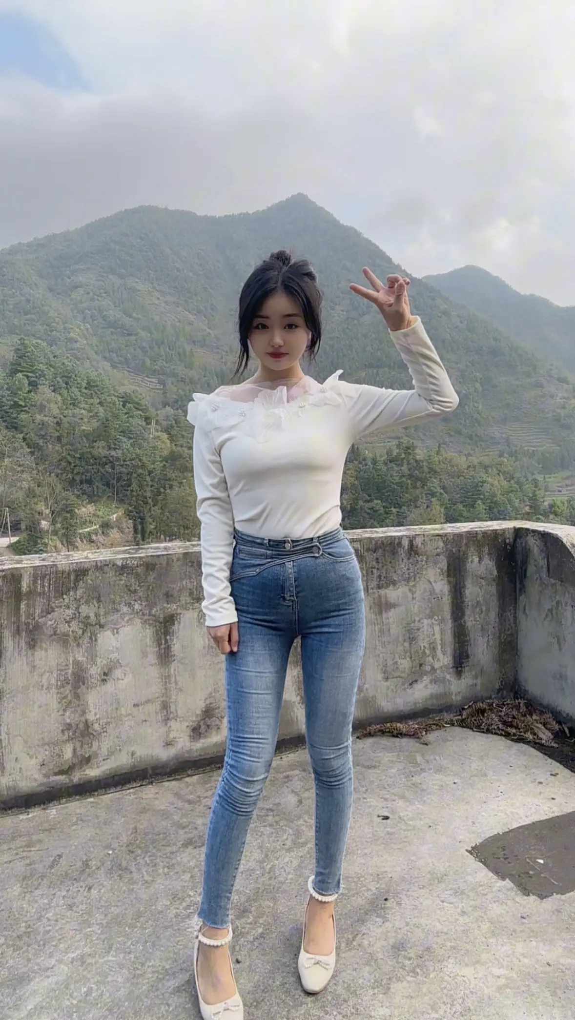 多少男人因为没钱，放弃了心爱的女人，多少女人因为钱，躺进了别人的怀里...