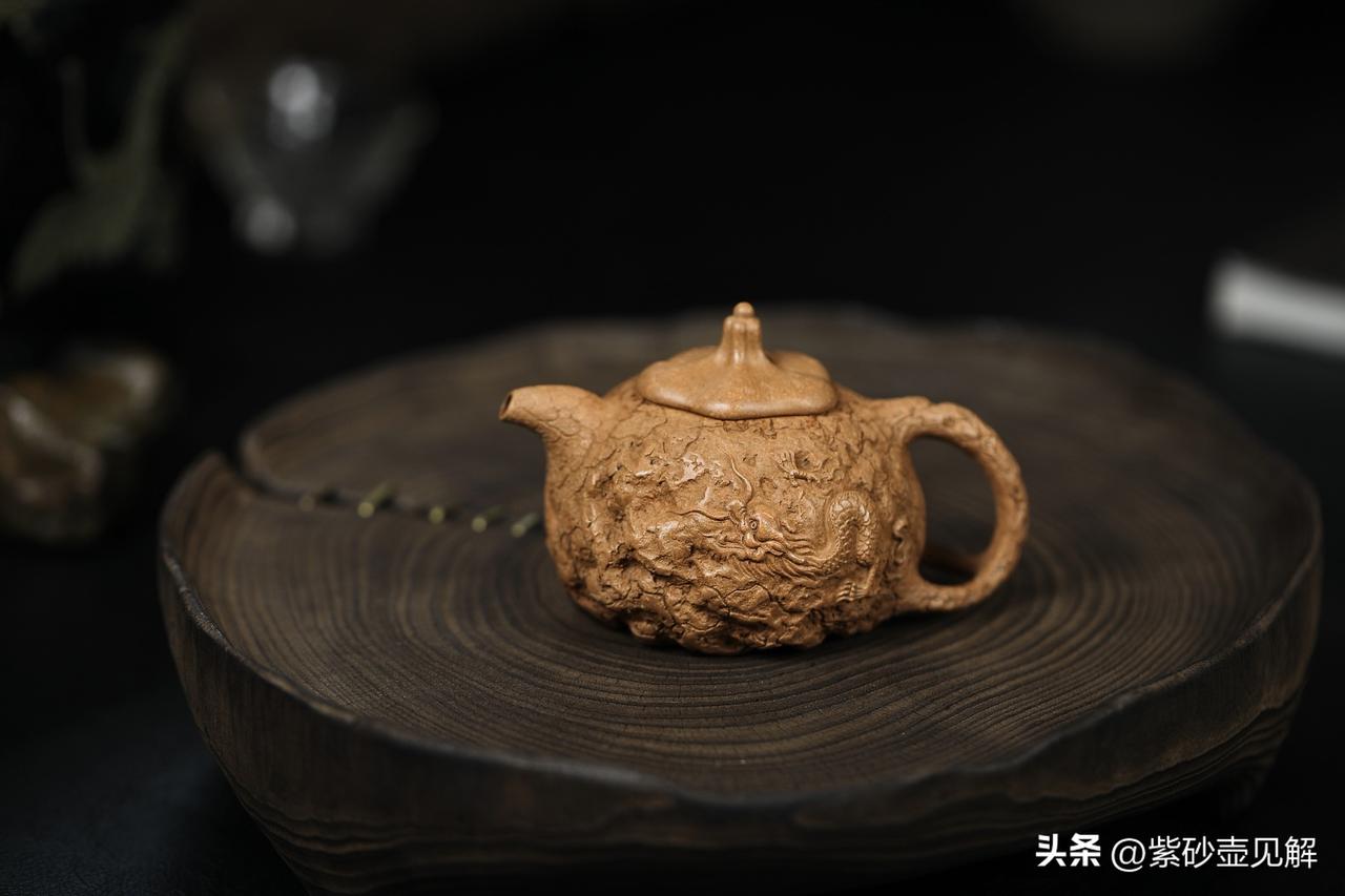 还有天青泥紫砂壶吗？
周末，朋友小陈神秘兮兮地掏出一把紫砂壶，蓝中泛青，摆在茶席