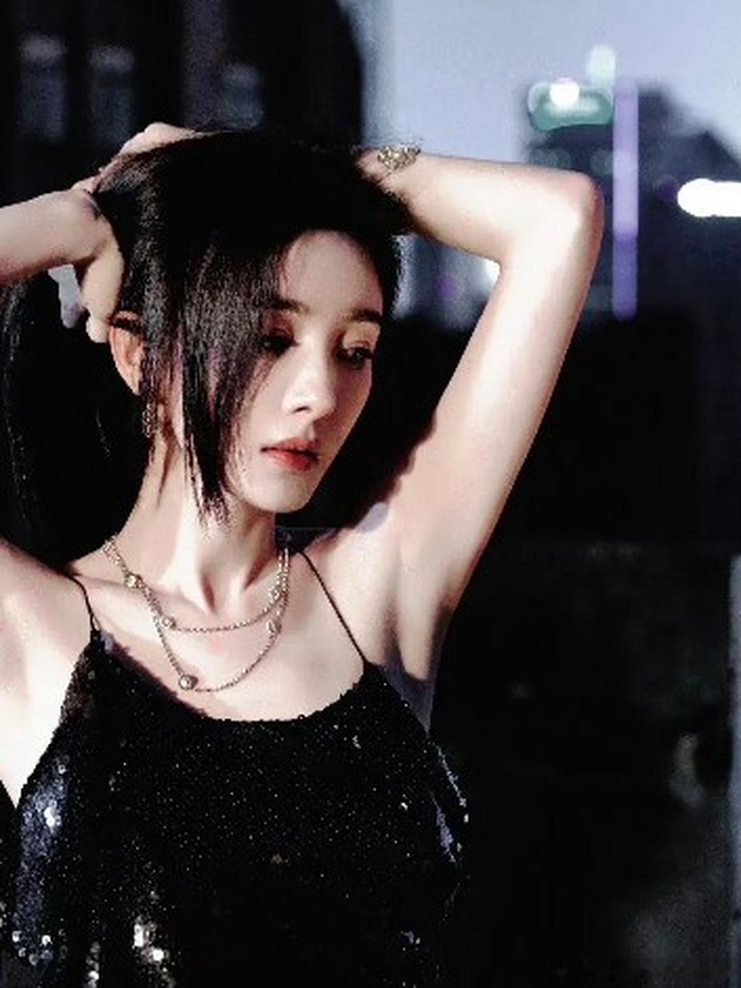 1.网传易烊千玺家人曾有意让弟弟尝试进入娱乐圈发展，但目前外界并没有太多关于其弟