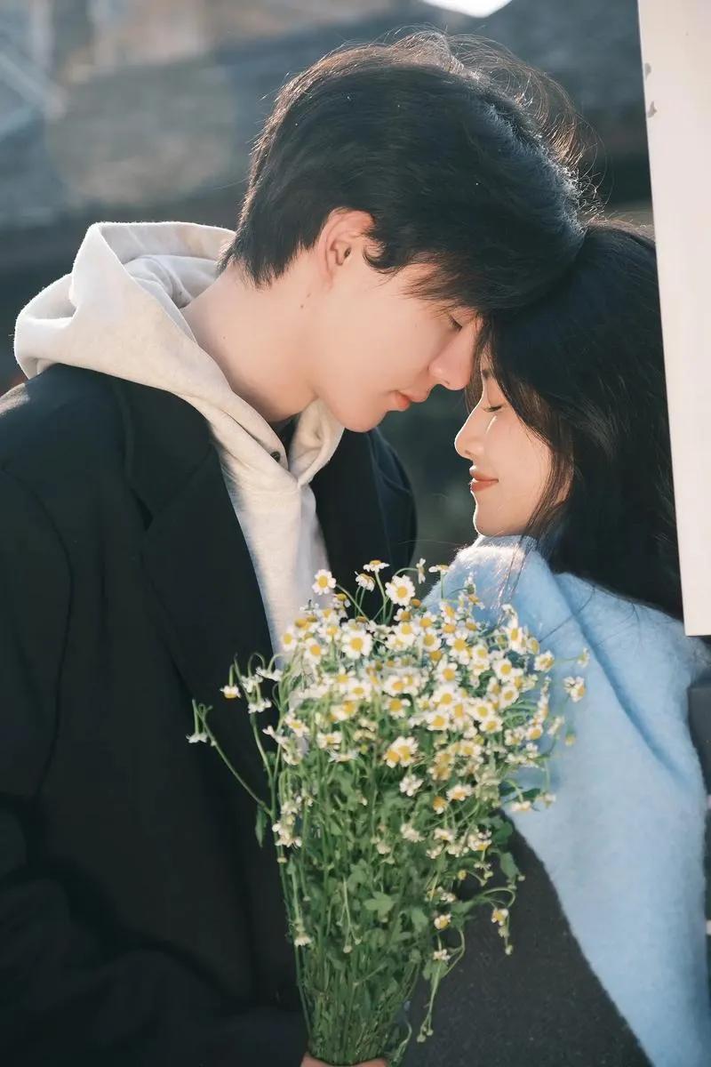 太炸裂了
我同事去她男朋友家，来接他俩的不是他男朋友的父母，而是他男朋友的爸爸跟