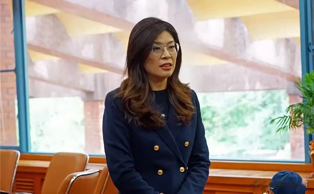 青鸟终于尝到郑丽文的厉害了！

青鸟这下踢到铁板，自取其辱太爽了！

青鸟陈方隅