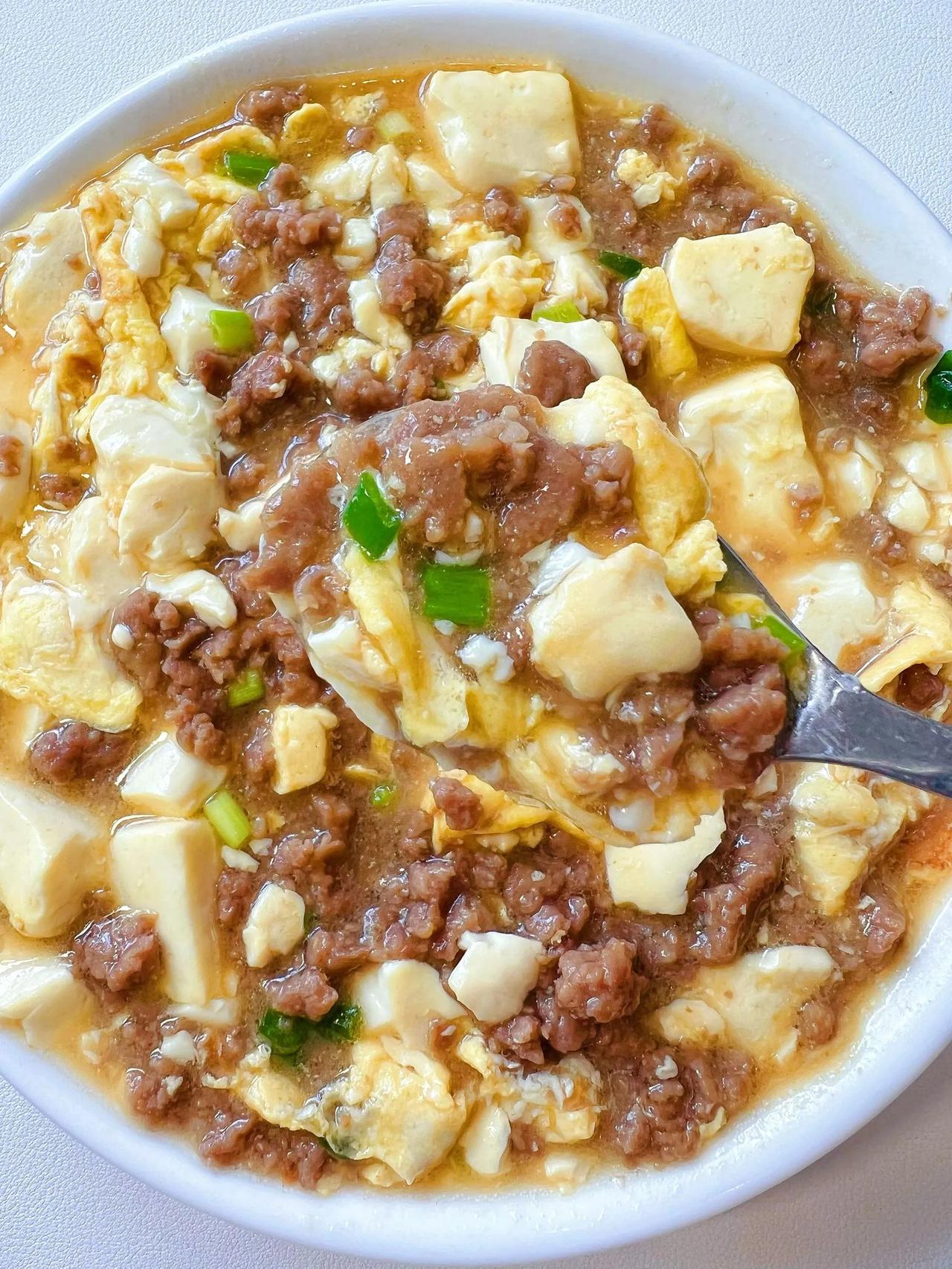 简单零失败!超级无敌下饭的肉沫豆腐!
一个星期要炫几次的菜，巨下饭!快给宝宝安排