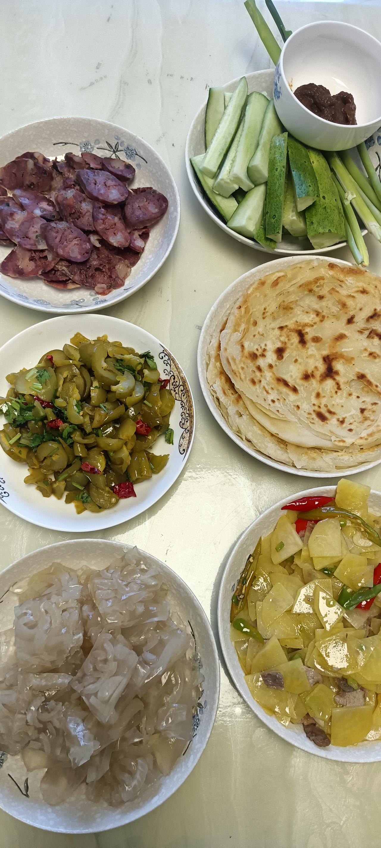 我就是普通的农村妇女，没啥能耐，但我特别用心做每顿饭，也努力过日子，过好生活中的
