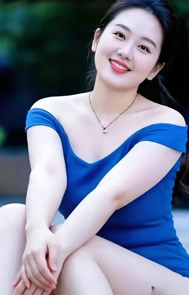 上联：日落黄昏近
下联：晨曦鱼肚白