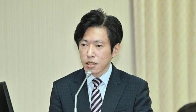 郑丽文走下坡路、卢秀燕抢戏越界、韩国瑜忙着向美方递笑脸、介文汲又被包装成所谓“突