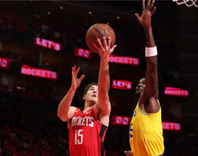 湖人半场强势领先火箭11分！詹姆斯父子缔造历史时刻

NBA季后赛第三场半场战罢