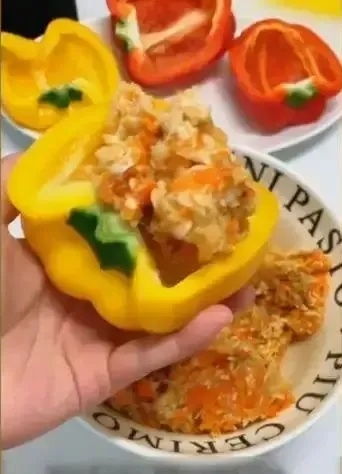 第一批吃彩椒碗的受害者出现了“彩椒碗”减脂餐火遍全网，用彩椒当碗，把胡萝卜、土豆