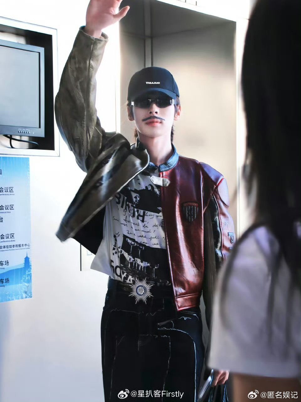 张予曦颜安只骗过了自己  合伙人张予曦大摇大摆，颜安沉浸式扮老外，两人默契骗过自