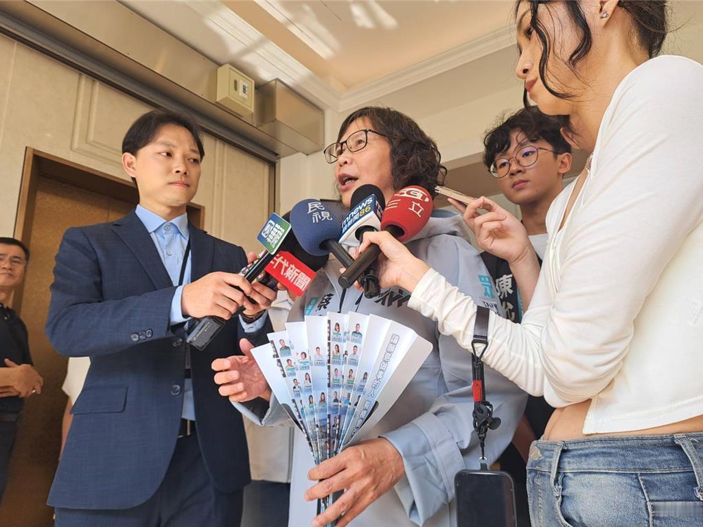 白营7周年 她闭关修行重返世俗 盼争取台中第一选区“立委”
白营7周年党庆2日登