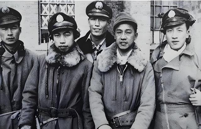 上海解放后陈诚心腹投诚，拉着解放军处长低语：我1924年就入党了

1949年5
