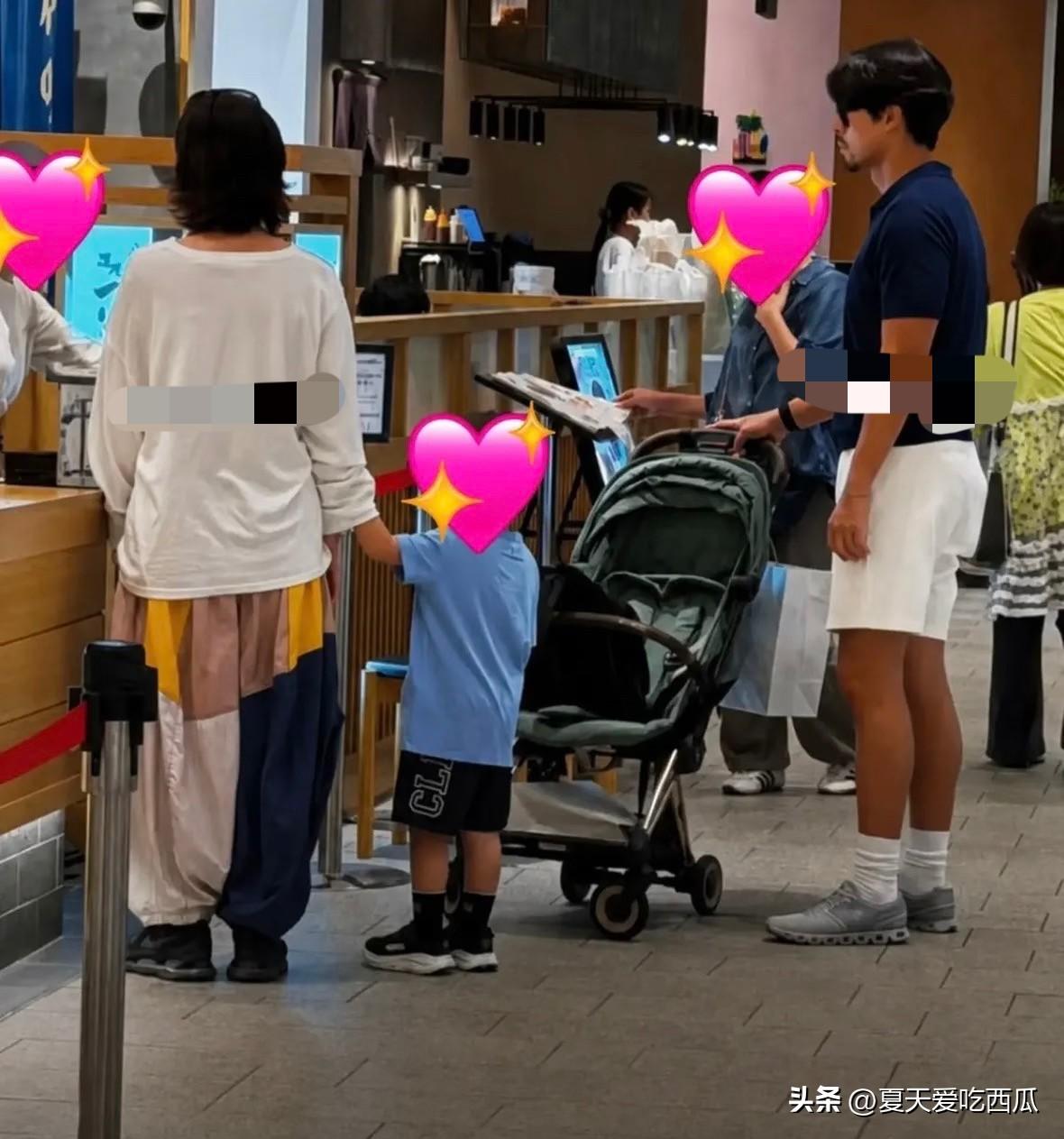 一对影后影帝cp 现在只追求舒适了[吐舌]
婚后这俩人的衣品都这么一言难尽！
他