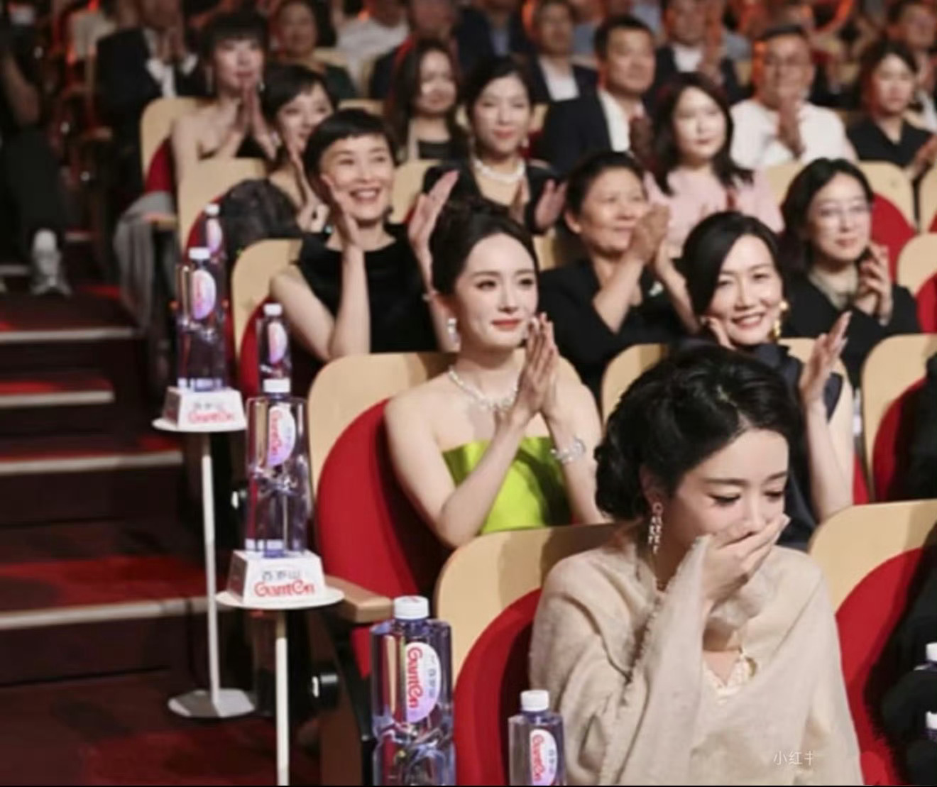 白玉兰口碑杨紫这二十多年的演员路，年少成名却沉下心沉淀，听过质疑、熬过低谷、四次