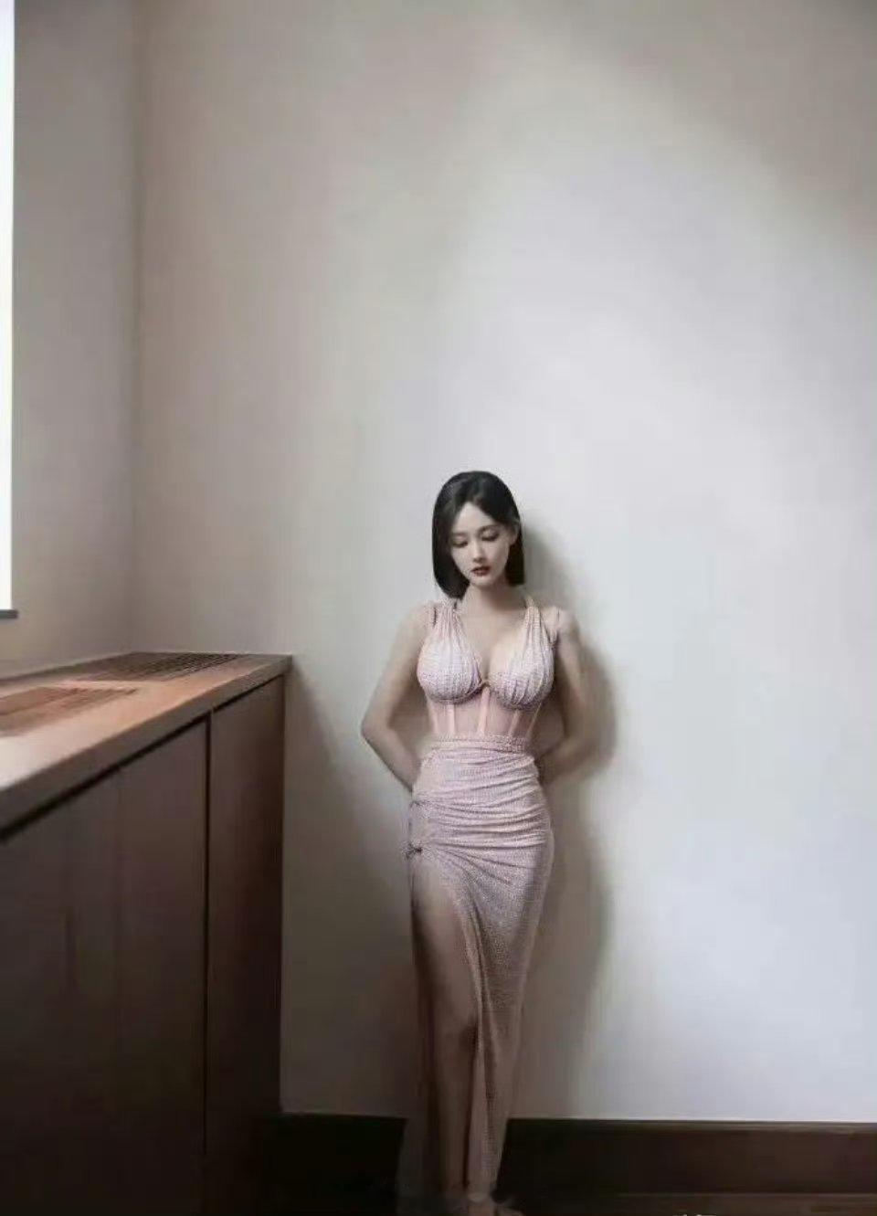 李一桐，让人不敢相信的身材！ ​​​