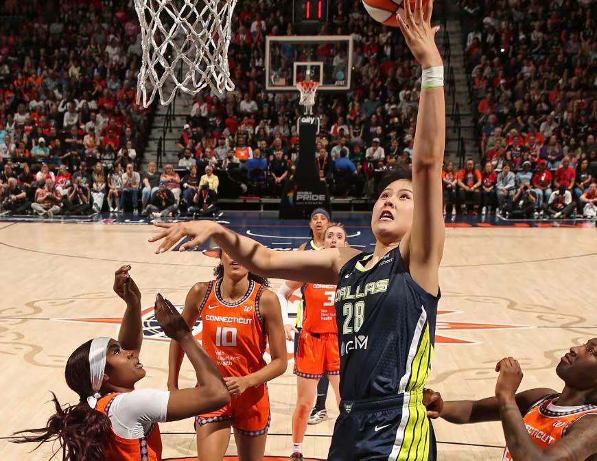 咱们不要奢求WNBA会给李月汝战术地位。

因为经常刷到有网友说小宝在WNBA打