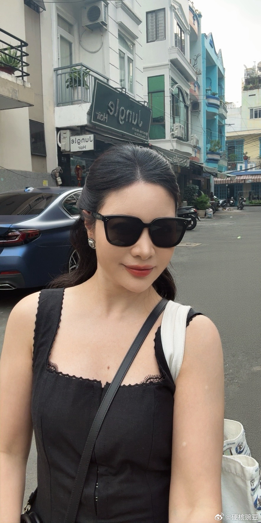 今天一天啥事没干，花一个小时去洗了个头，花三个小时化了个妆，冤枉钱 越南·胡志明