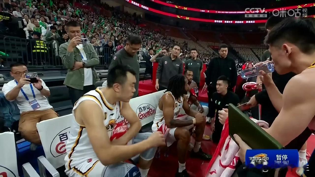 杨鸣你这么使用韩德君，你是真不把他当老将看啊？这么打下去大韩能不能健康的打到季后